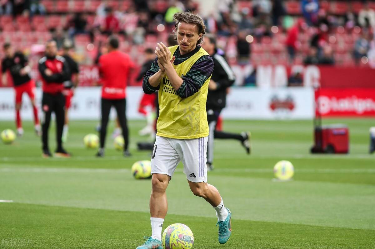 清晨体能课后，勒沃库森手感冰凉备战国王杯，目标明确，阵容厚度经受考验 