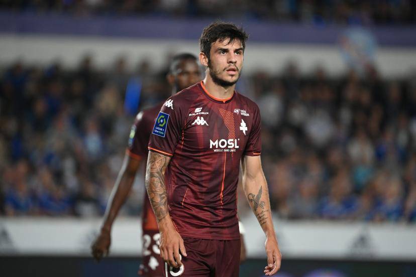 芝加哥公牛迎法甲关键赛，集结日官宣签约，悬念犹存，临场指挥获称赞 