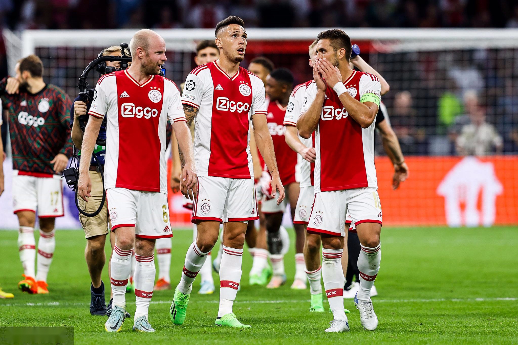 赛前阿贾克斯调整名单以备CBA常规赛；防线松动环节打磨；信心回归；控场能力受关注的简单介绍