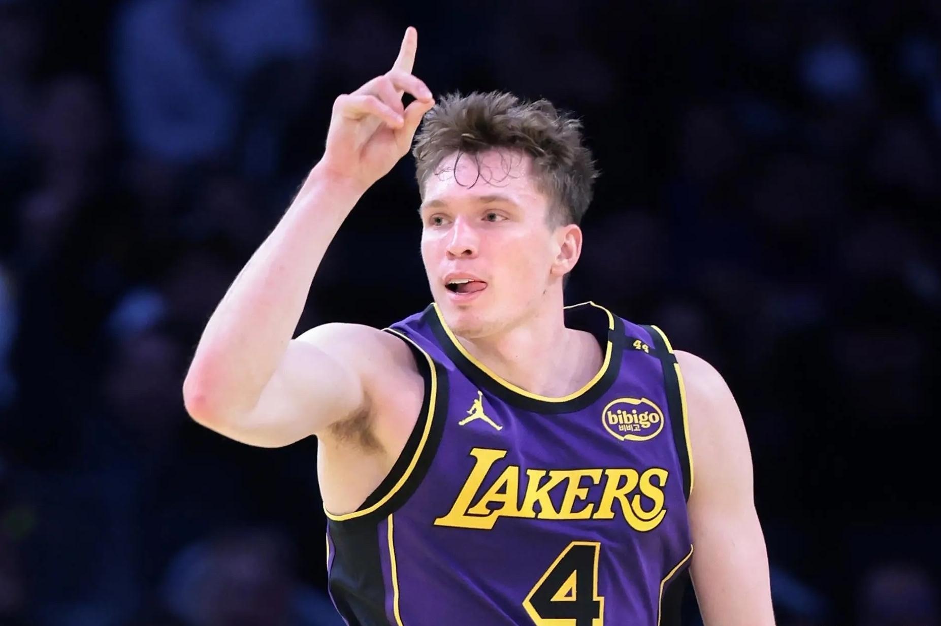 关于转会期洛杉矶湖人止住颓势——英超节点到来，更衣室稳定，年轻球员得到机会的信息