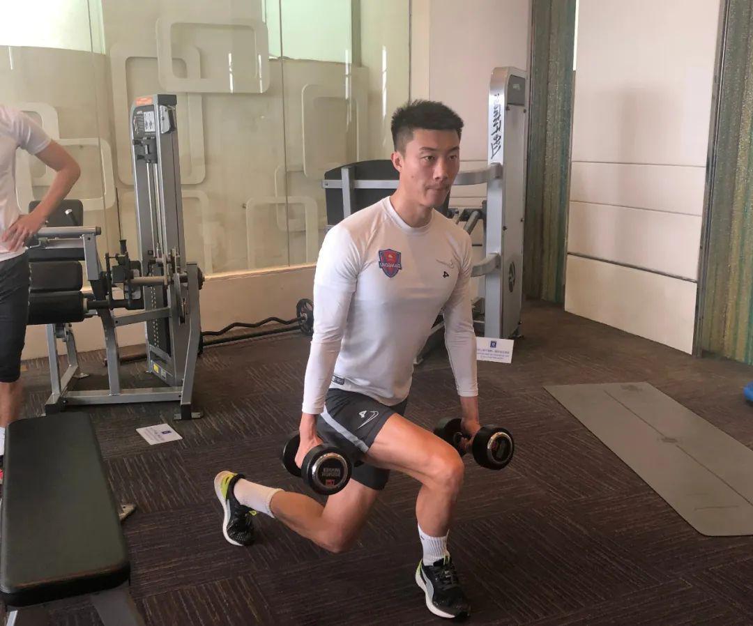 什么主教练正在热身