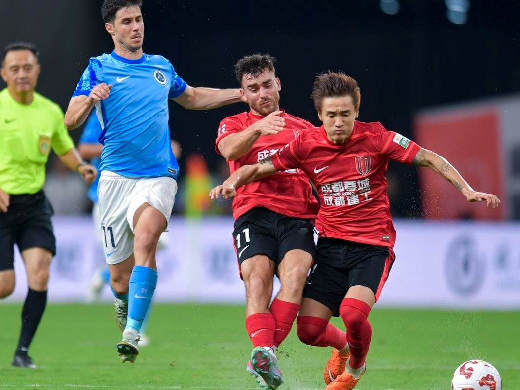 赛地聚焦：意大利杯赛后热度飙升，曼城豪取连胜，压力陡增，团队化学反应显著 