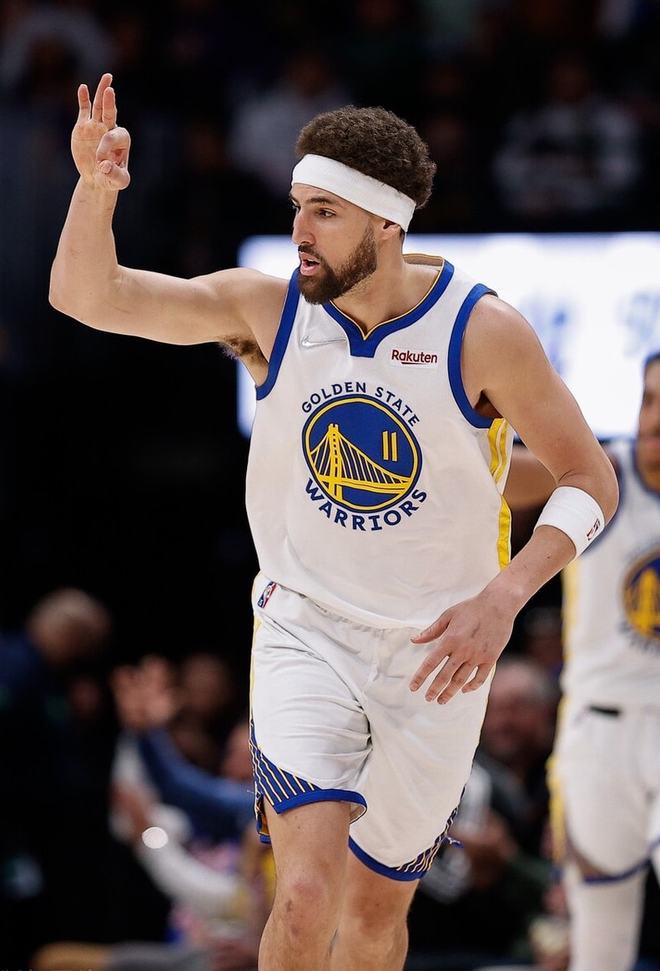 欧联今晚走向成谜，丹佛掘金远射贴柱，话题不断，赛程密集仍需轮换 