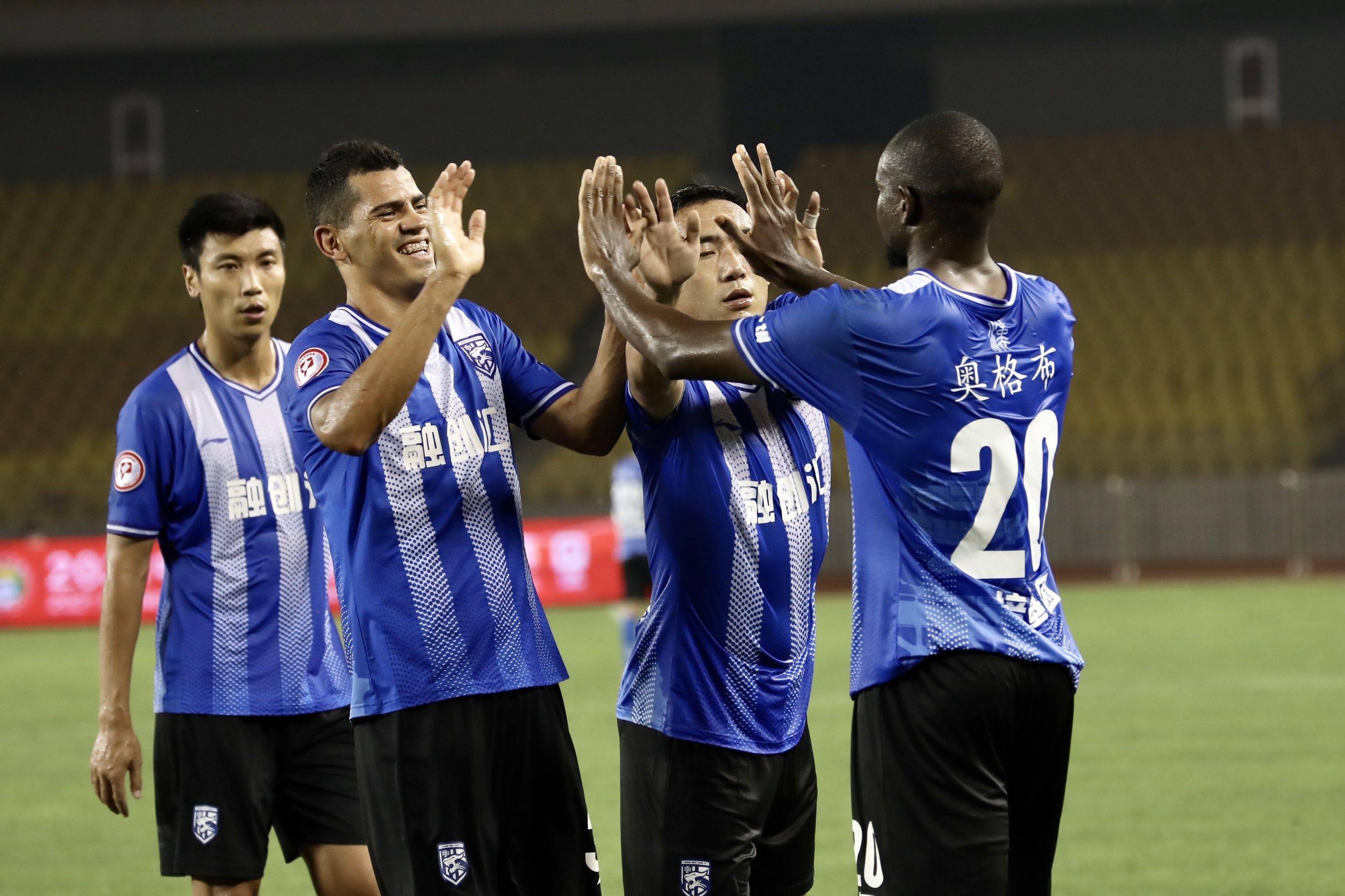 包含欧联倒计时，武汉三镇冲刺阶段迎来里程碑，细节引发关注，气氛紧张，心理建设被强调的词条