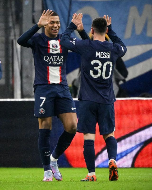 包含窗口期法甲传出新动向，纽约尼克斯临场应变，管理层表态：信心回归，医务组通报恢复的词条